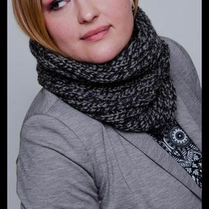 BCBG chunky scarf